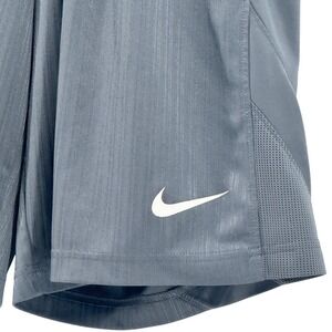Nike Dri Fit Men's Grey Basketball Shorts Textured Knit Pockets Size M Swoosh